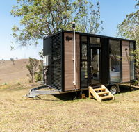 Dam It Getaway Tiny House - Hotel Accommodation
