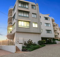 Deepwater Cove Unit 1 68 Lower Gay Tce Bulcock Beach - Hotel Accommodation