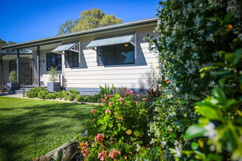 Dell-Lee Cottage - Hotel Accommodation 0