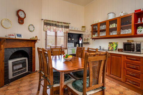 Dillons Cottage - Hotel Accommodation 2