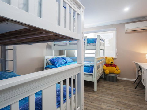 Dolphin Escape Soldiers Point', 121 Soldiers Point Road - Hotel Accommodation 1