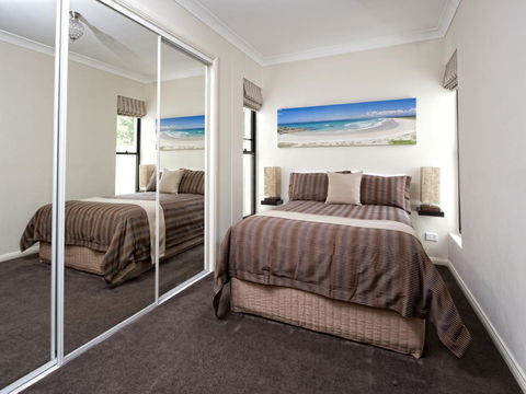 Dolphin Shores - Hotel Accommodation 1