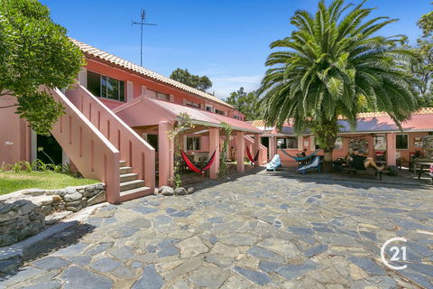 Dolphins Backpackers - Hotel Accommodation 0