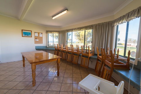 Edithburgh Caravan Park - Hotel Accommodation 2