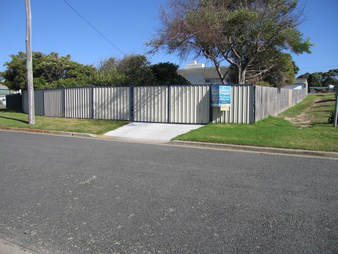 Elusive Penguin - Hotel Accommodation 1