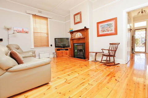 Emaroo Cottages Broken Hill - Hotel Accommodation 3