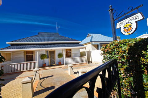 Emaroo Cottages Broken Hill - Hotel Accommodation 2