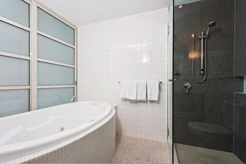 Embassy Apartment North Terrace - Hotel Accommodation 3