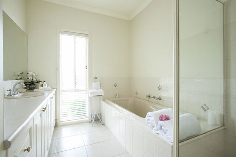 Emerald Cottage - Hotel Accommodation 3
