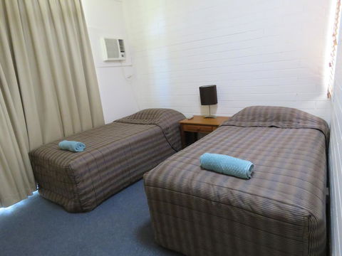 Emerald Gardens Motel & Apartments - Hotel Accommodation 2