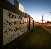 Emerald Gardens Motel  Apartments - Hotel Accommodation