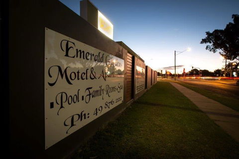 Emerald Gardens Motel & Apartments - Hotel Accommodation 0