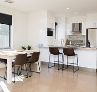 Endsleigh II - Cosy 2 Bedroom Villa Free Wifi Near CBD - Hotel Accommodation