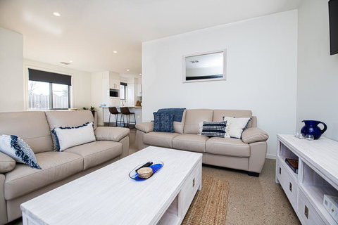 Endsleigh II - Cosy 2 Bedroom Villa, Free Wifi, Near CBD - Hotel Accommodation 2