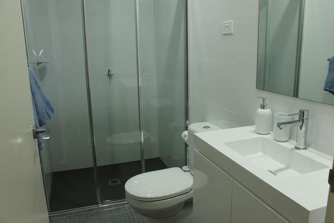 Enjoyable Holiday Home For Group Six - Hotel Accommodation 2