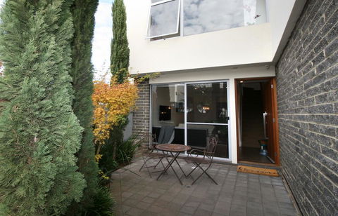 EROS City Fringe - Wifi, Wine, Netflix, Pets OK And Park Views! - Hotel Accommodation 3