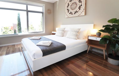 EROS City Fringe - Wifi, Wine, Netflix, Pets OK And Park Views! - Hotel Accommodation 0