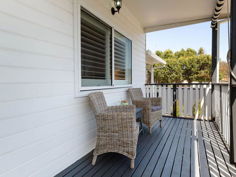 Escape To The Cottage 68 Tomaree Rd Pet Friendly And Boat Parking And WIFI - Hotel Accommodation 2