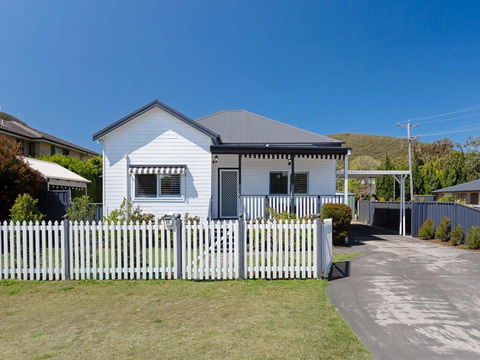 Escape To The Cottage 68 Tomaree Rd Pet Friendly And Boat Parking And WIFI - Hotel Accommodation 1