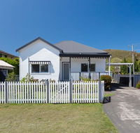 Escape to the Cottage 68 Tomaree Rd pet friendly and boat parking and WIFI - Hotel Accommodation