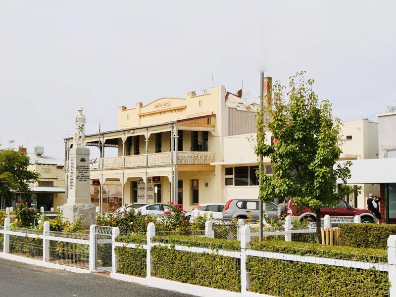 Rainbow VIC Hotel Accommodation