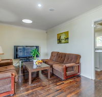 Exclusive Handy Holiday House - Hotel Accommodation