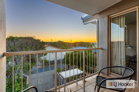 EXCLUSIVE OCEAN VIEW PENTHOUSE ON MARINE PARADE - Hotel Accommodation 2