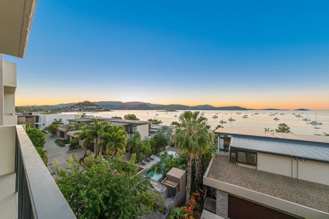 Executive On Whisper Bay - Cannonvale - Hotel Accommodation 2