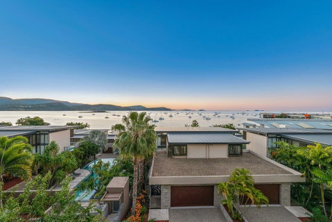 Executive On Whisper Bay - Cannonvale - Hotel Accommodation 3