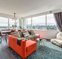Exquisite 2 bed apartment with beach  city views - Hotel Accommodation