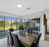 Fairway Village  Windaroo Lakes Golf Club - Hotel Accommodation