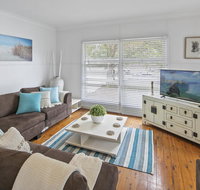 Family Beach House With Parking and Outdoor Dining - Hotel Accommodation