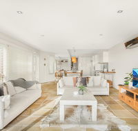 Family House With BBQ Deck Water View and Parking - Hotel Accommodation