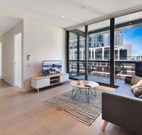 Family Loved-2BR Apt  Docklands - Free Parking - Hotel Accommodation