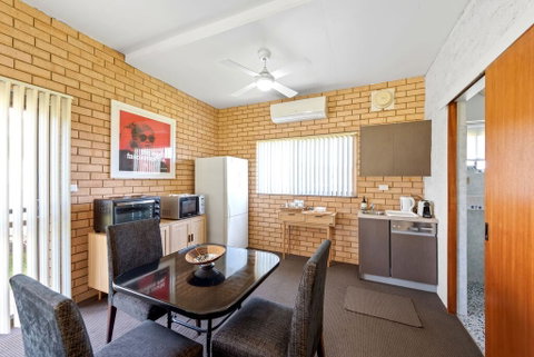 Fi's Beach House - Hotel Accommodation 3