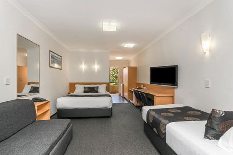 Flag Motor Lodge - Hotel Accommodation 3