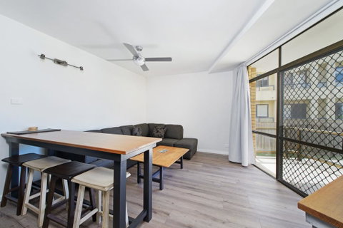 Flynns Beach Apartments 4, 41 Pacific Drive - Hotel Accommodation 2