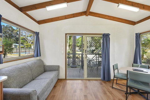 Flynns Beach Caravan Park - Hotel Accommodation 1