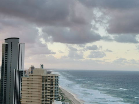 Focus Resort Oceanfront Apartments In Surfers With Ocean And Hinterland Views 25 Steps To Beach! - Hotel Accommodation 0