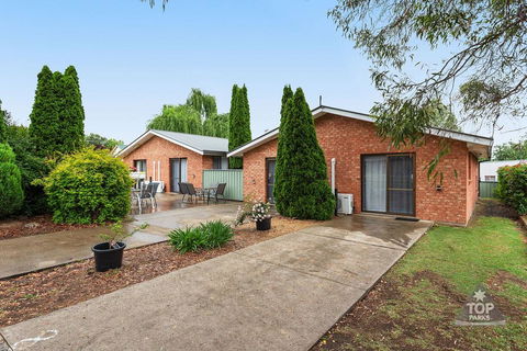 Fossicker Caravan Park - Hotel Accommodation 3