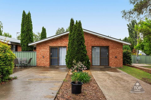 Fossicker Caravan Park - Hotel Accommodation 2