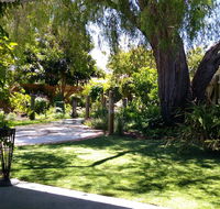 Friends Holiday House - Hotel Accommodation