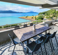 Fully Renovated Frangipani Beach Front Apartments - Hotel Accommodation