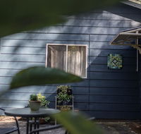 Funky Flat on Acreage - Hotel Accommodation