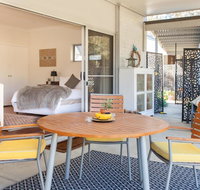 Gartelmann Studio  Gartelmanns Wines walk to The Deck Cafe  Wine tasting - Hotel Accommodation