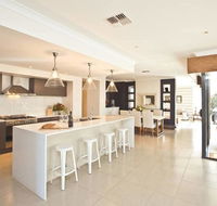 Getaway on Poplars - Comfortable and well-appointed - Hotel Accommodation