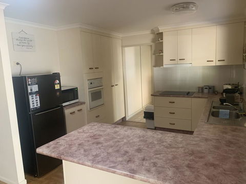 Gin Gin Budget Accommodation - Hotel Accommodation 3