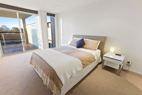 Gippsland Lakehouse A - Canal Frontage - Hotel Accommodation 3