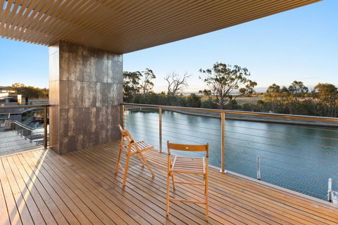 Gippsland Lakehouse A - Canal Frontage - Hotel Accommodation 2