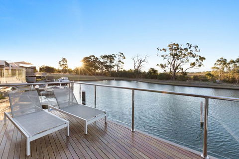 Gippsland Lakehouse A - Canal Frontage - Hotel Accommodation 0